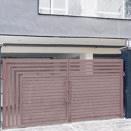 Super Hotel O Sector 43 Гургаон Экстерьер фото
