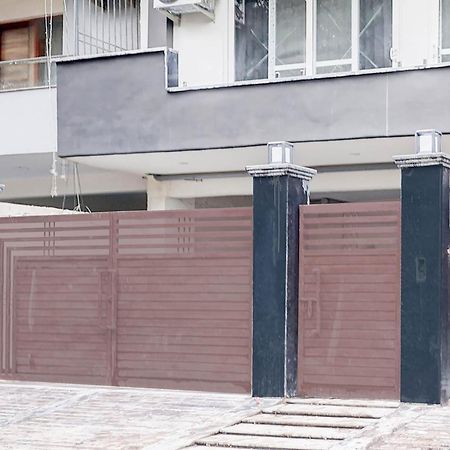 Super Hotel O Sector 43 Гургаон Экстерьер фото