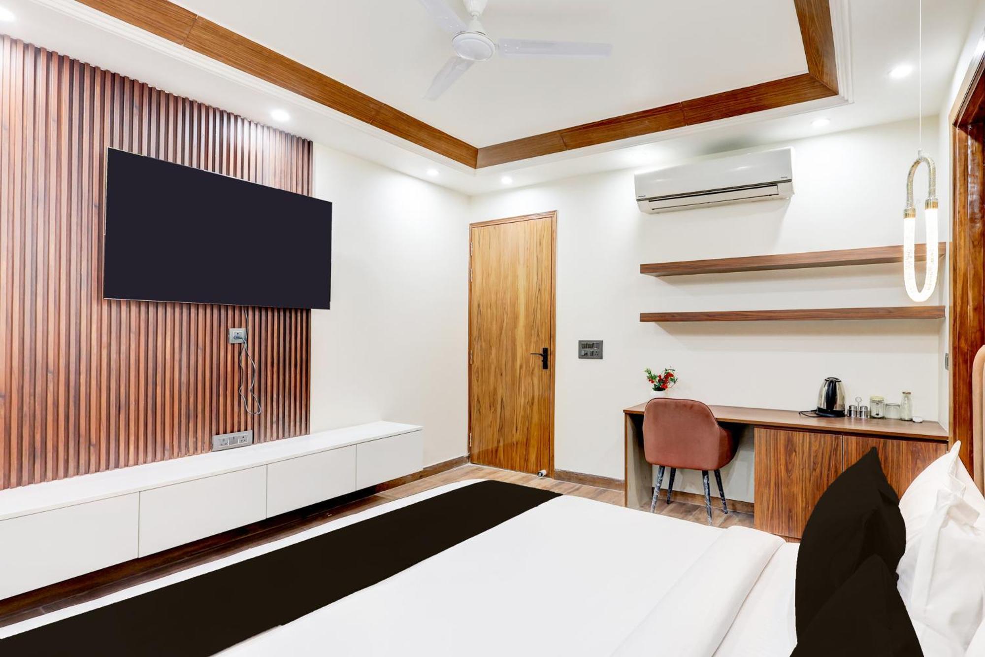 Super Hotel O Sector 43 Гургаон Экстерьер фото