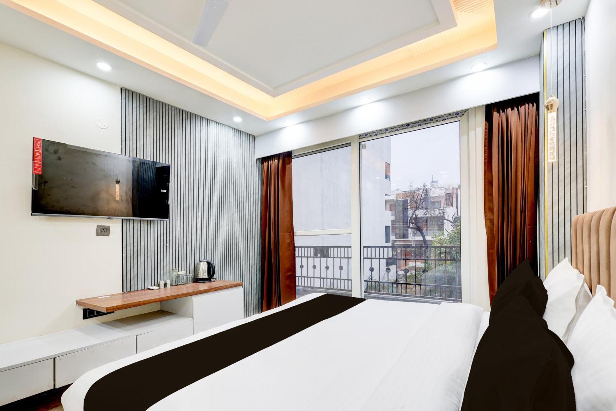 Super Hotel O Sector 43 Гургаон Экстерьер фото